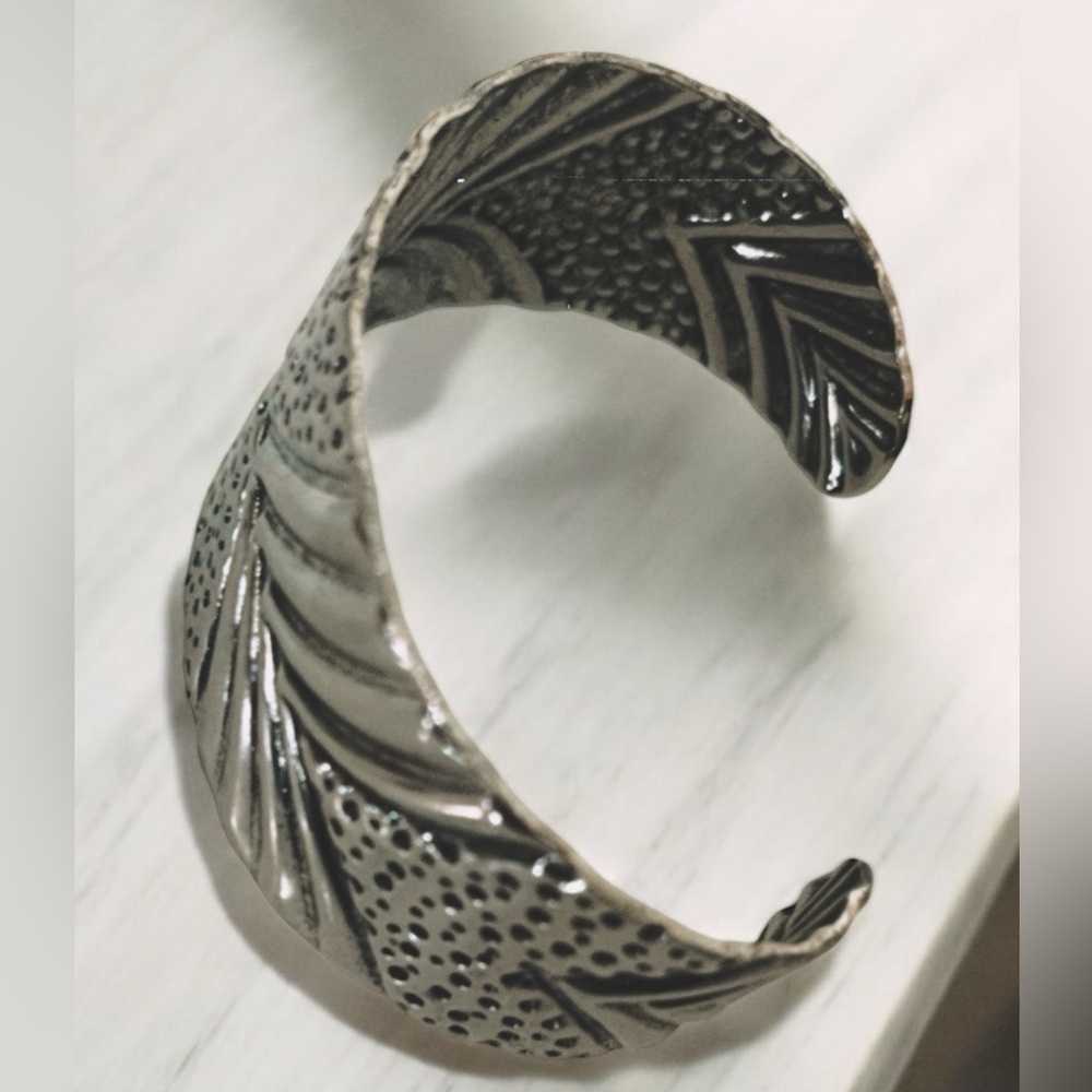 Silver Nature-Inspired Cuff Bracelet with Intricate Design - Picture 4 of 4